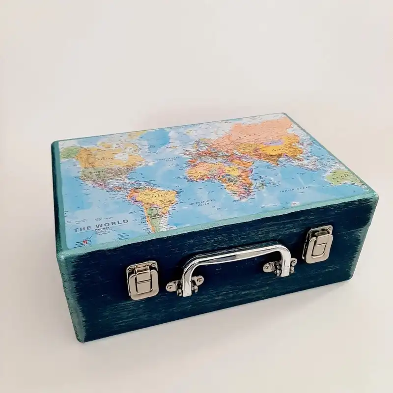 جعبه هدیه مدل چمدان چوبی طرح نقشه جهان کد WS12