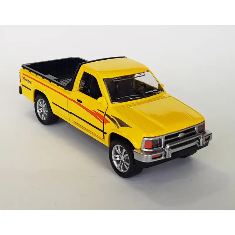 ماشین بازی مدل تویوتا وانت