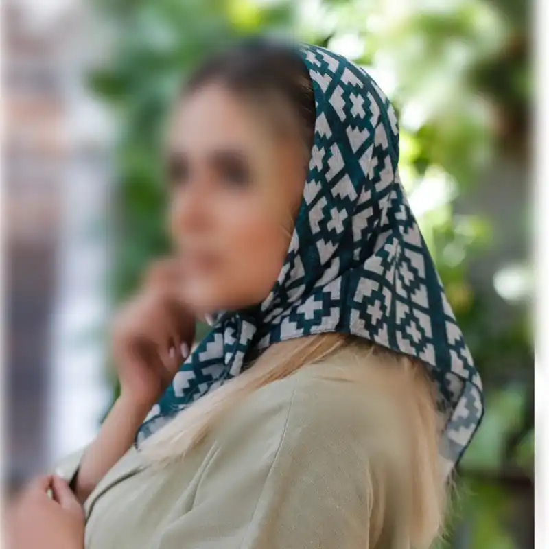روسری زنانه مدل قواره کوچک نخی پاییزی