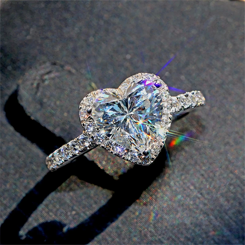 عکس شماره 4 : انگشتر زنانه مدل قلب نگین دار طرح الماس کد artcty44