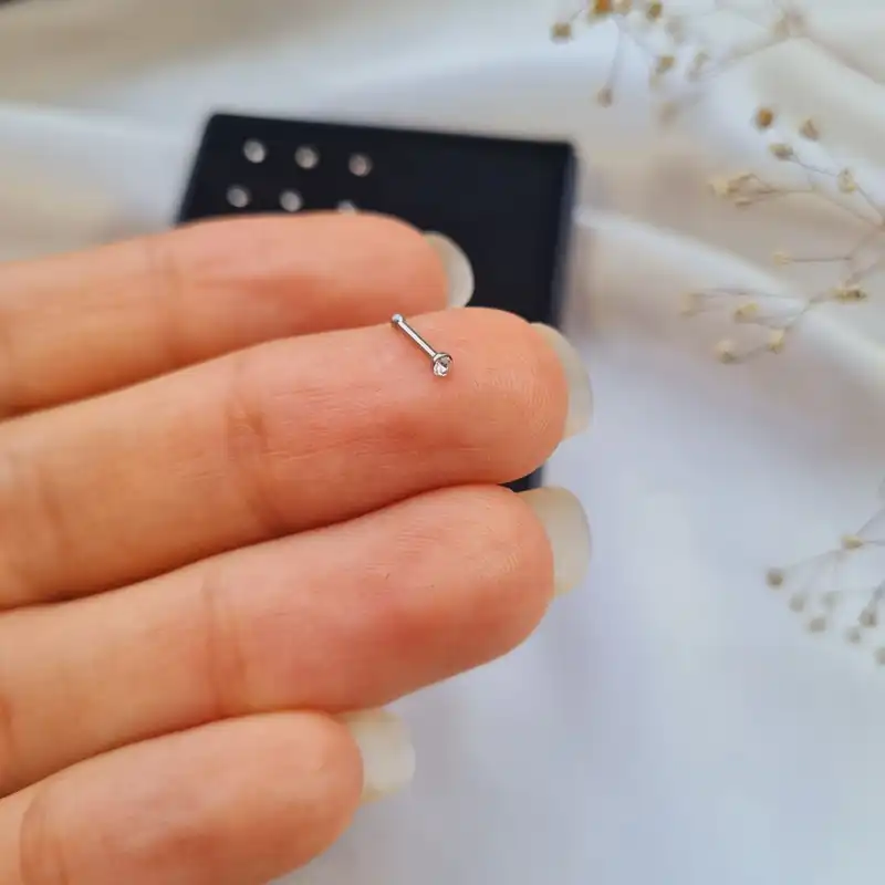 پیرسینگ بینی زنانه مدل تک نگین میخی کد 2