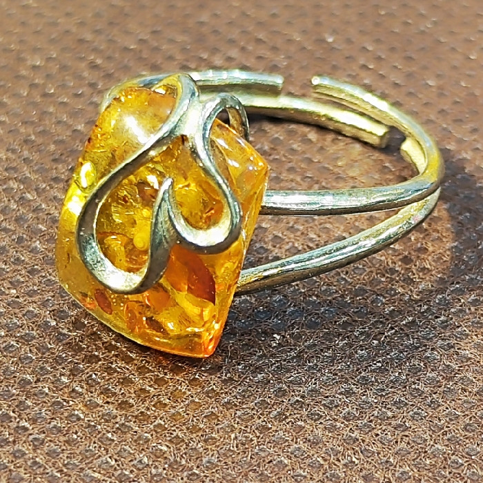 انگشتر نقره زنانه نقره جات بافندگان مدل سنگ کهربا لهستان کد 2023