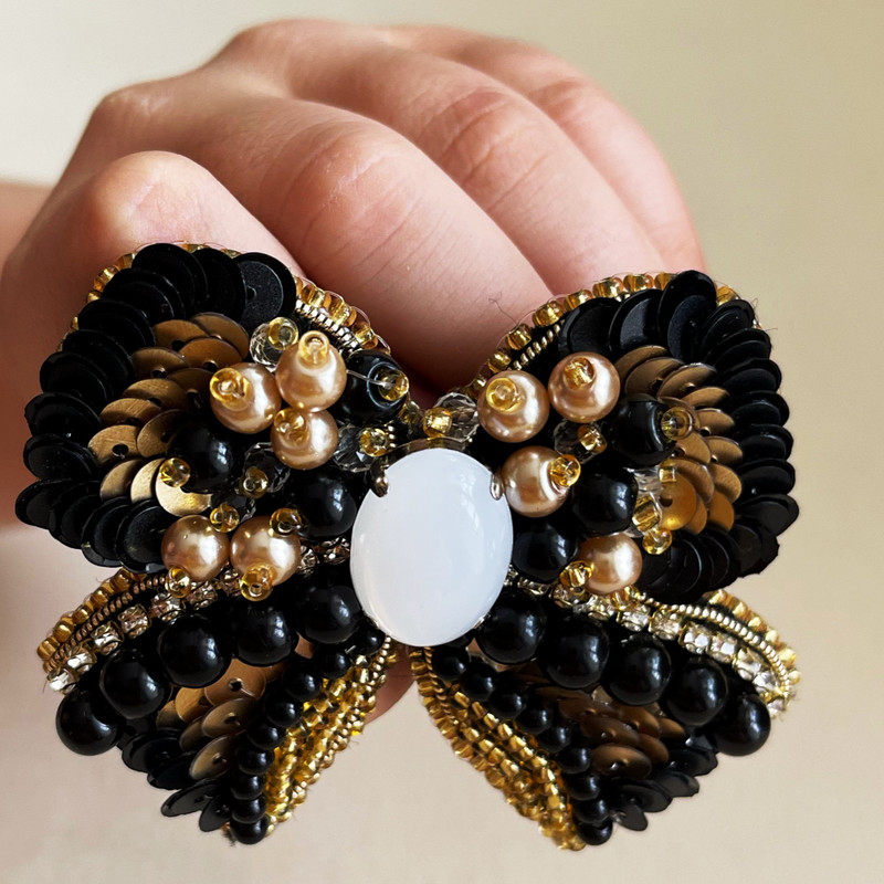 سنجاق سینه زنانه مدل پاپیون کد 001