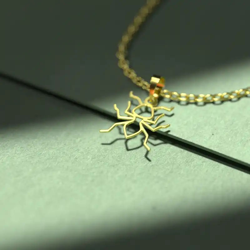 گردنبند طلا 18 عیار زنانه مدوپد مدل حشره کد B3-1-1257