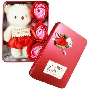 نقد و بررسی جعبه کادویی گل معطر و عروسک وسنا مدل LOVE توسط خریداران
