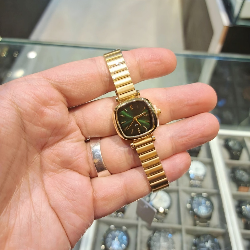 ساعت مچی عقربه ای زنانه مدل کلاسیک بند استیل طرح شبکه ای کد ۴