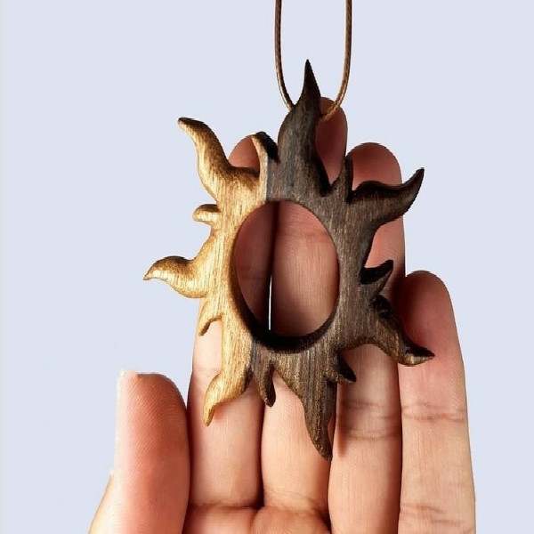 گردنبند مدل چوبی خورشید