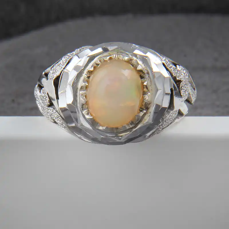 انگشتر نقره مردانه بازرگانی میلادی مدل سنگ اوپاال رکاب دست ساز سیاه قلم کد AM_1662