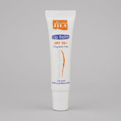بالم لب نرمکننده و مرطوبکننده دکتر ژیلا مدل w01 با SPF 20، حاوی ویتامین A و E، روغن آووکادو و جوجوبا، محافظت در برابر اشعه UV و بدون الکل، وزن 12 گرم، مناسب رفع ترک لب