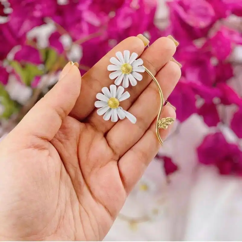 گوشواره زنانه مدل گل بابونه ka20307