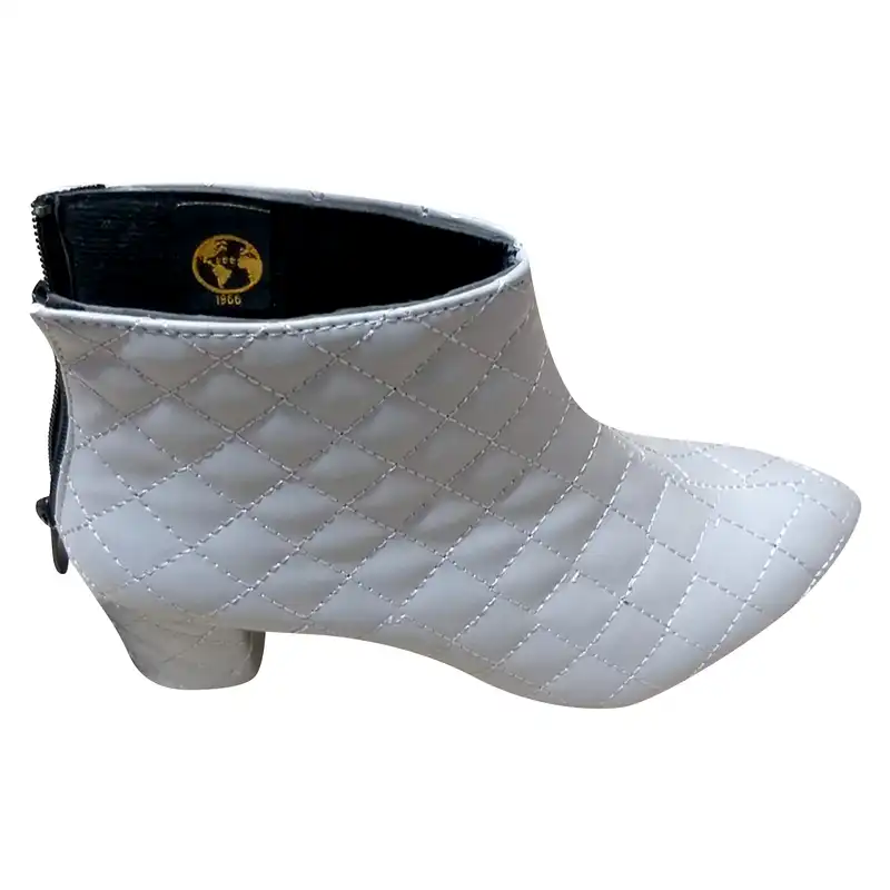 نیم بوت زنانه سیی مدل چنل دوزی کد 1711.3