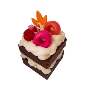 شمع دست ساز مدل کیکی خامه ای دوطبقه