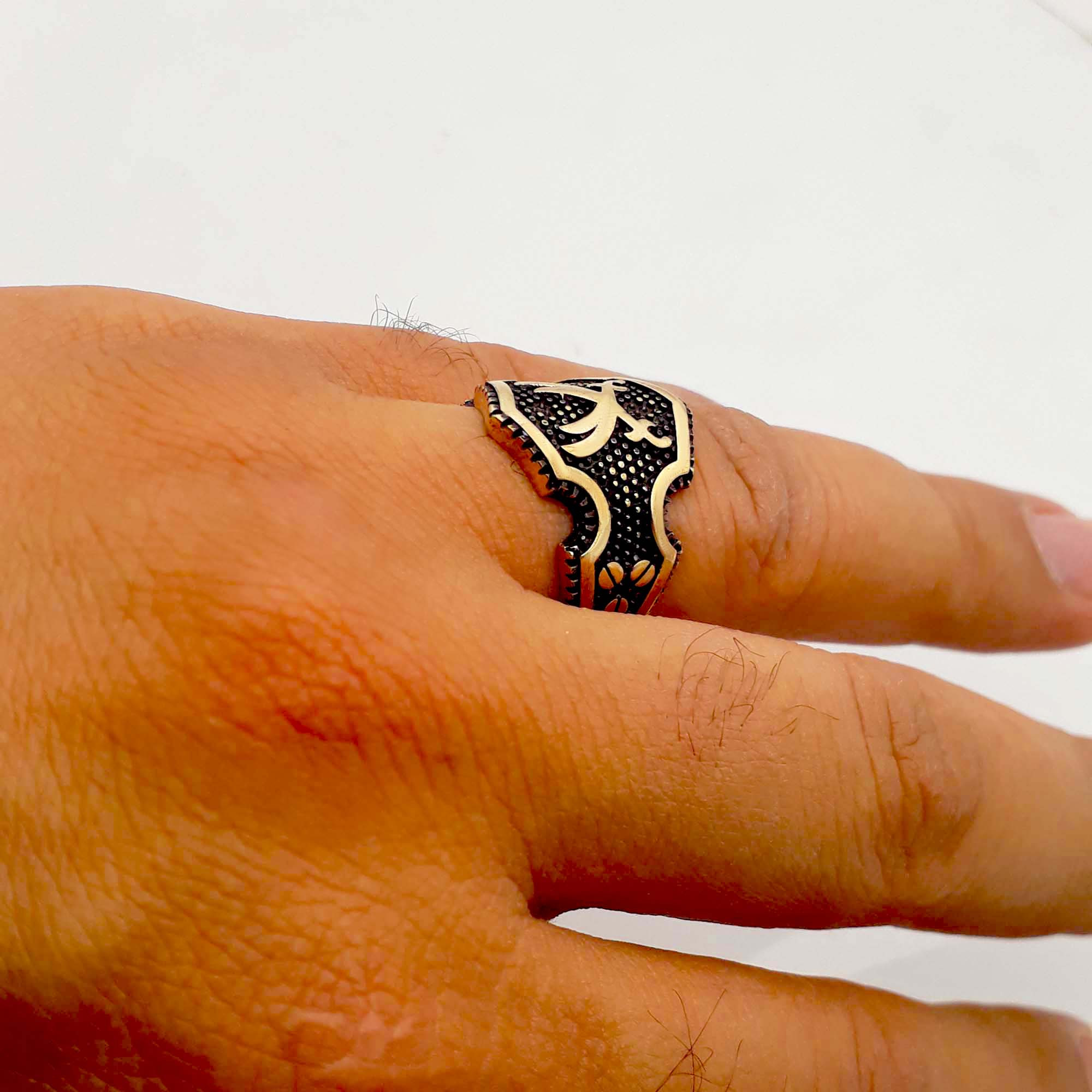 انگشتر مردانه طرح شمشیر اسسینز مدل طلاروس برجسته کد 873ANM انگشتر مردانه طرح شمشیر اسسینز مدل طلاروس برجسته کد 873ANM