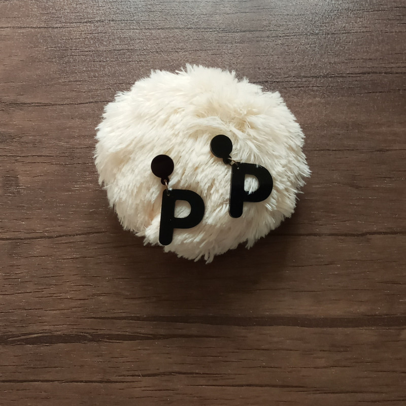 گوشواره دخترانه مدل حروف انگلیسی طرح P