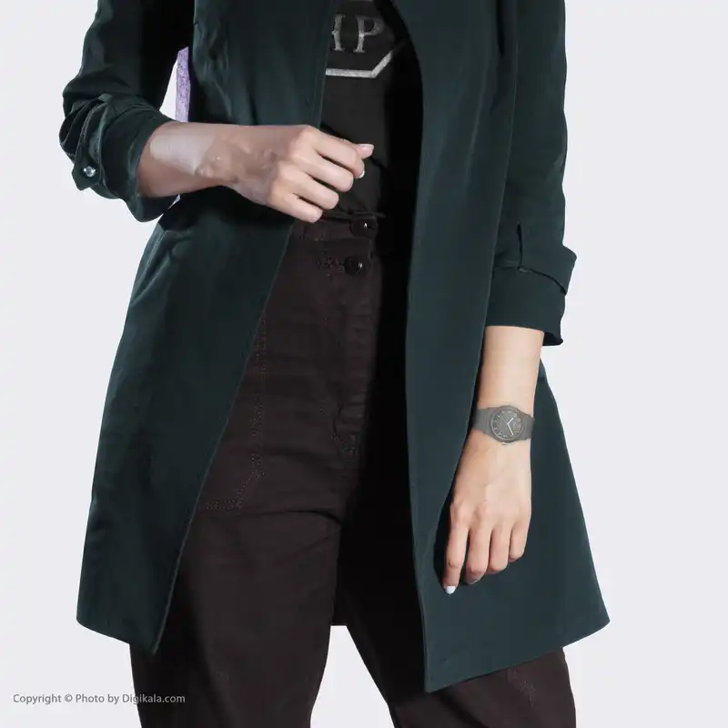 ساعت مچی عقربه ای زنانه کیو اند کیو مدل vp34j079y به همراه دستمال مخصوص کلین واچ