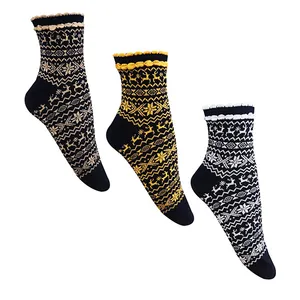 جوراب ساق کوتاه دخترانه تن پوش هنگامه مدل کریسمس کش اسپرت کنگره ای بسته 3 عددی