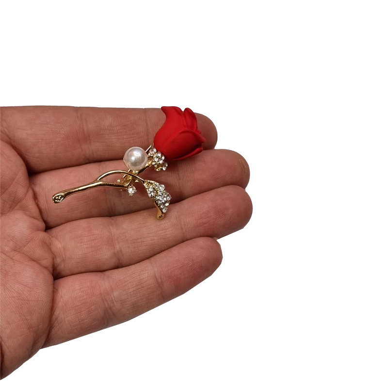 گل سینه زنانه مدل گل رز