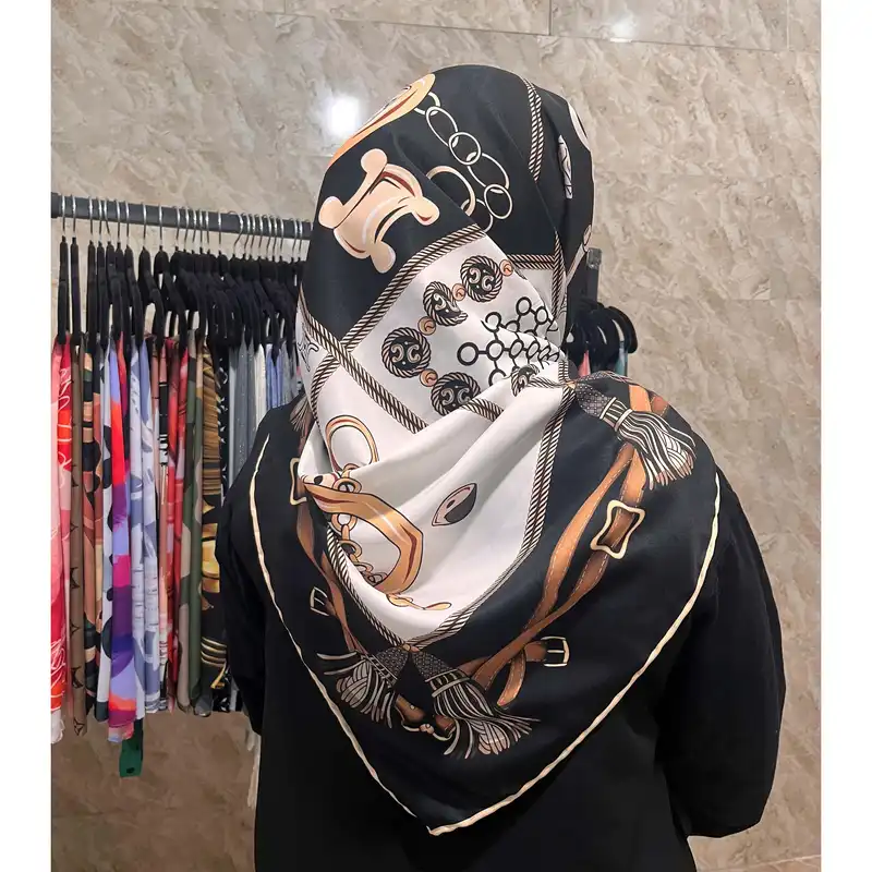 روسری زنانه مدل ابریشم لاکچری طرح زنجیری کد 5055