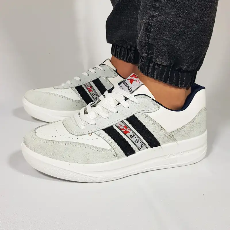 کفش پیاده روی مدل پرچمی رنگ سفید