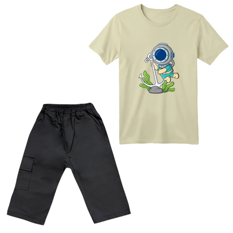 ست تی‌شرت آستین کوتاه و شلوارک پسرانه مدل آدم فضایی کد 05