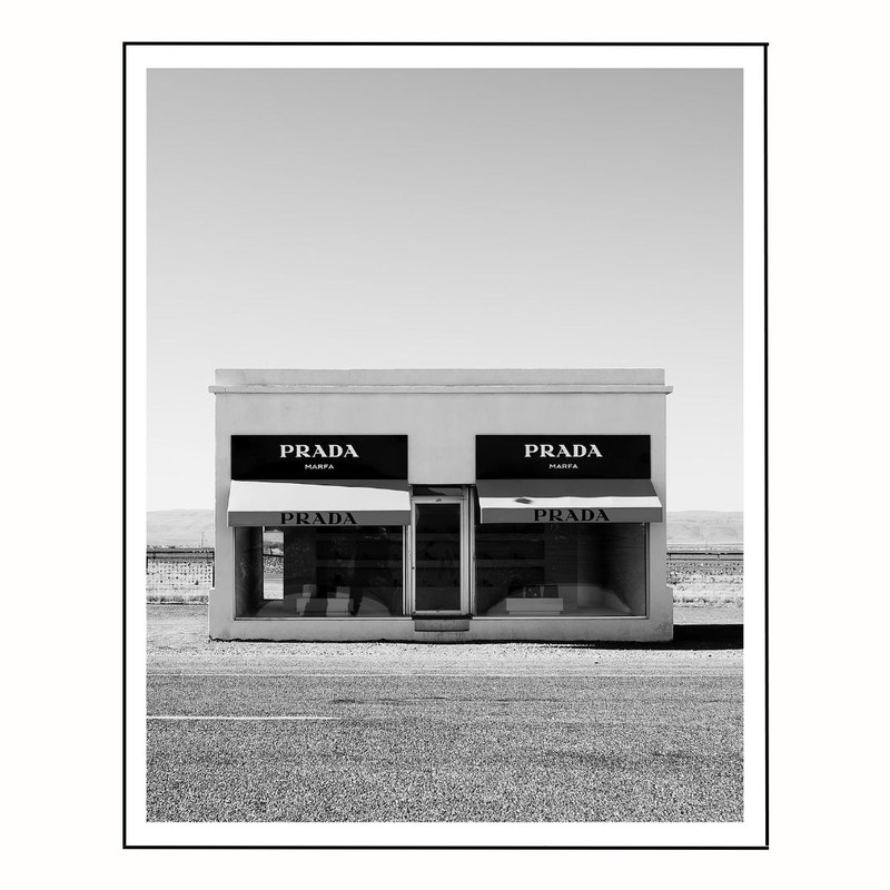 پوستر مدل چاپ  فروشگاه پرادا 