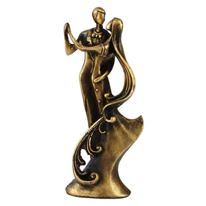 مجسمه طرح ایستاده زوج جوان کد 020020100