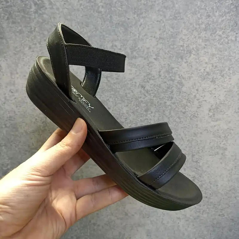 صندل طبی زنانه مدل ماندانا رکابدار کد 1557-BK