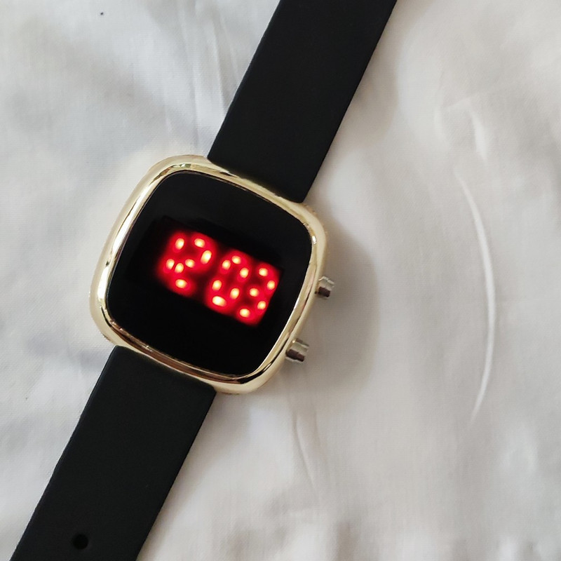 ساعت مچی دیجیتال دخترانه والار مدل W1