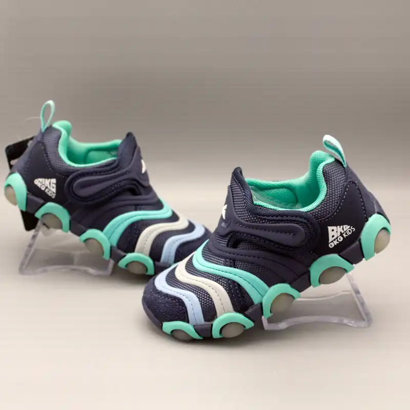 کفش مخصوص پیاده روی بی کی جی کیدز مدل چراغ دار کد 416