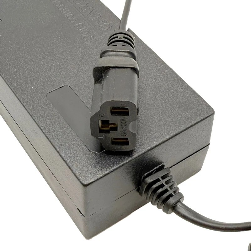 عکس شماره 5 : شارژر سمپاش مدل fast charg 1.7 آمپر ، 12 ولت