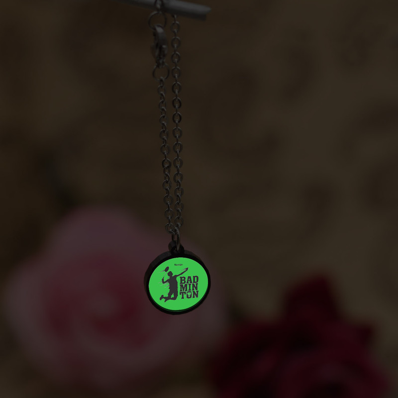 آویز ساعت زنانه ناکسیگو مدل شب تاب طرح بدمینتون کد AW7230