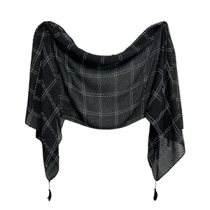 شال زنانه مدل پلیسه طرح چهارخانه 