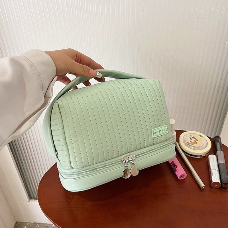 کیف لوازم آرایش زنانه مدل LOVE PEACE