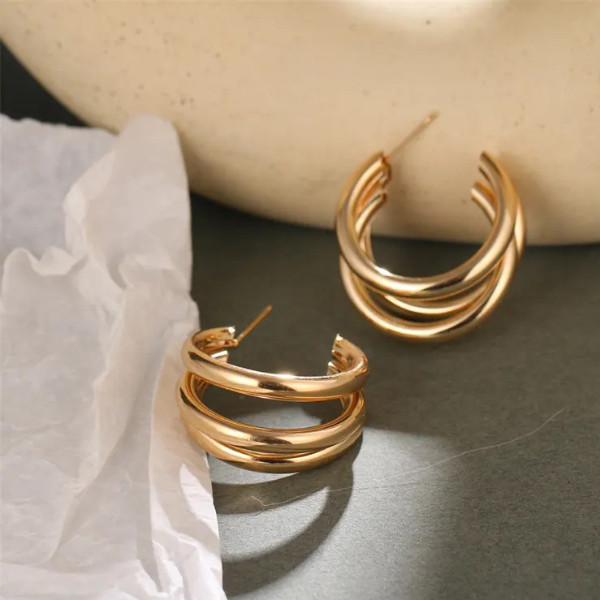 گوشواره زنانه مدل حلقه ای طنابی بسته 12 عددی گوشواره زنانه مدل حلقه ای طنابی بسته 12 عددی