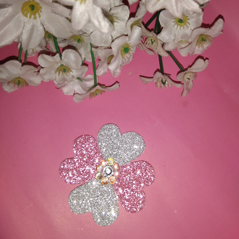 سنجاق سینه دخترانه مدل 2137 سنجاق سینه دخترانه مدل 2137