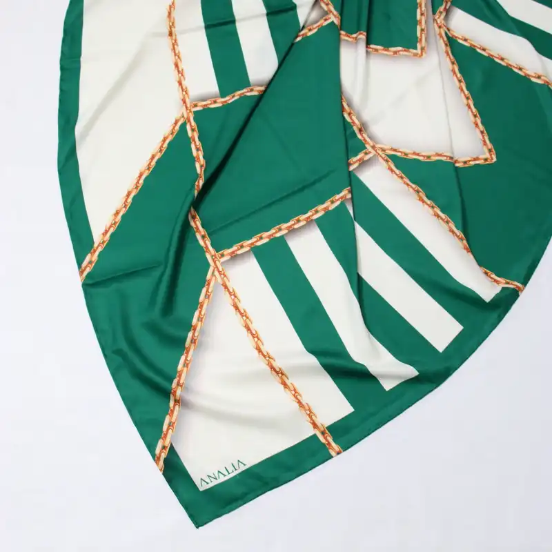 روسری زنانه مدل ابریشم دست دوز طرح زنجیری کلاسیک کد ana-2821