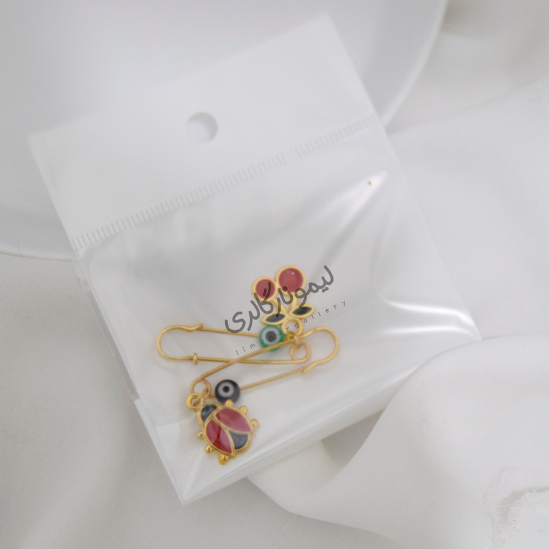 سنجاق سینه دخترانه لیمونار گالری مدل آلبالو و کفش دوزک بسته دو عددی