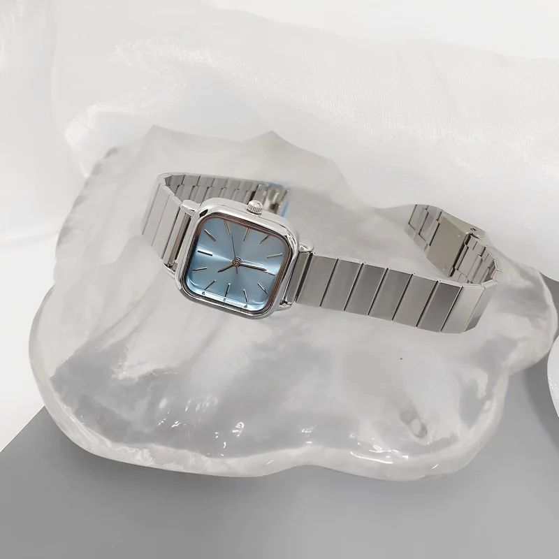 ساعت مچی عقربه ای زنانه مدل کلاسیک بند ریلی فلزی کد 2 -  - 3