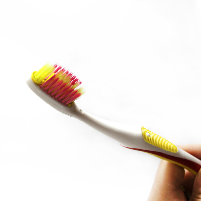 مسواک کانفیدنت مدل Prime با برس نرم