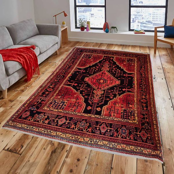 فرش قدیمی دستباف چهارمتری طرح عشایری مدل HA34