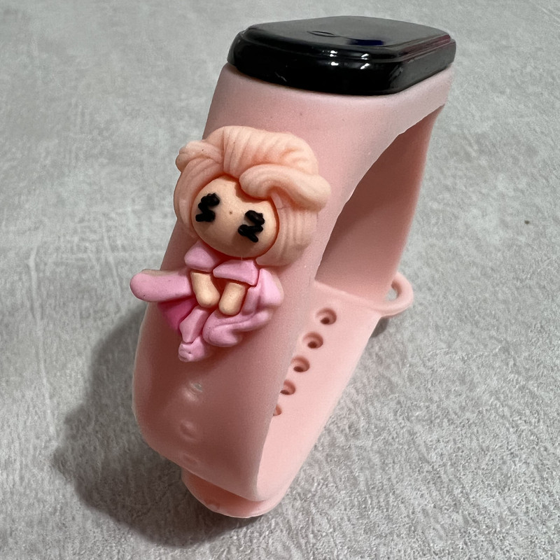 ساعت مچی دیجیتال بچگانه مدل ضد آب سیلیکونی طرح دخترک مرلین PIN کد G MERLIN