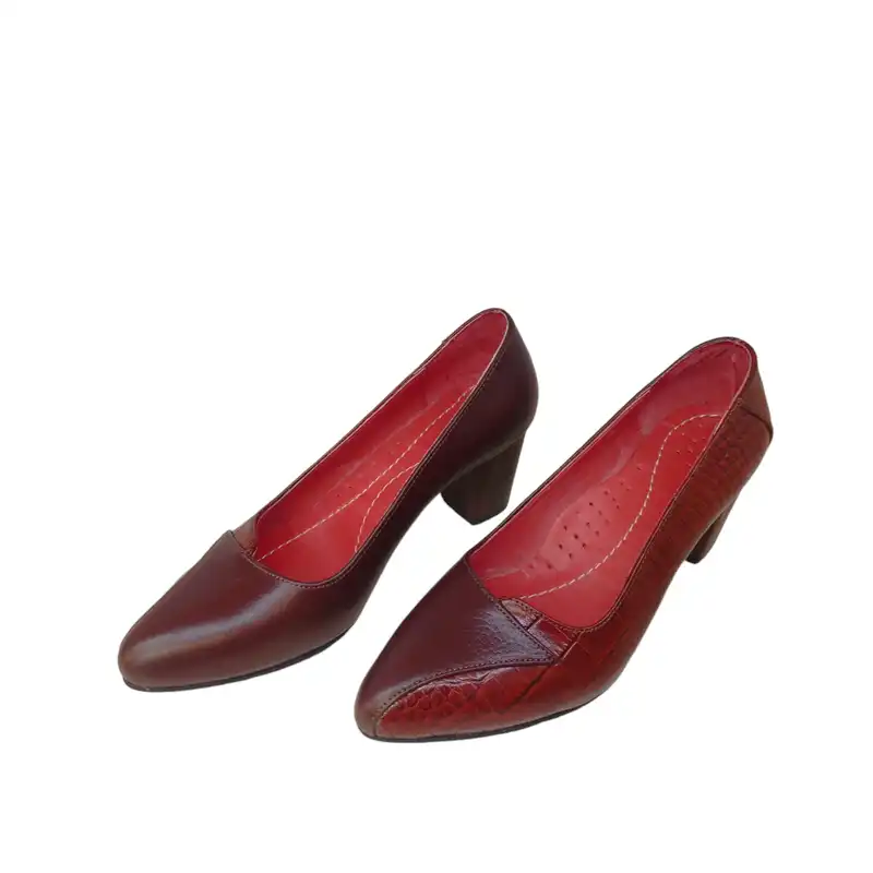 کفش زنانه مدل ZM 204 CHR چرم طبیعی رنگ زرشکی