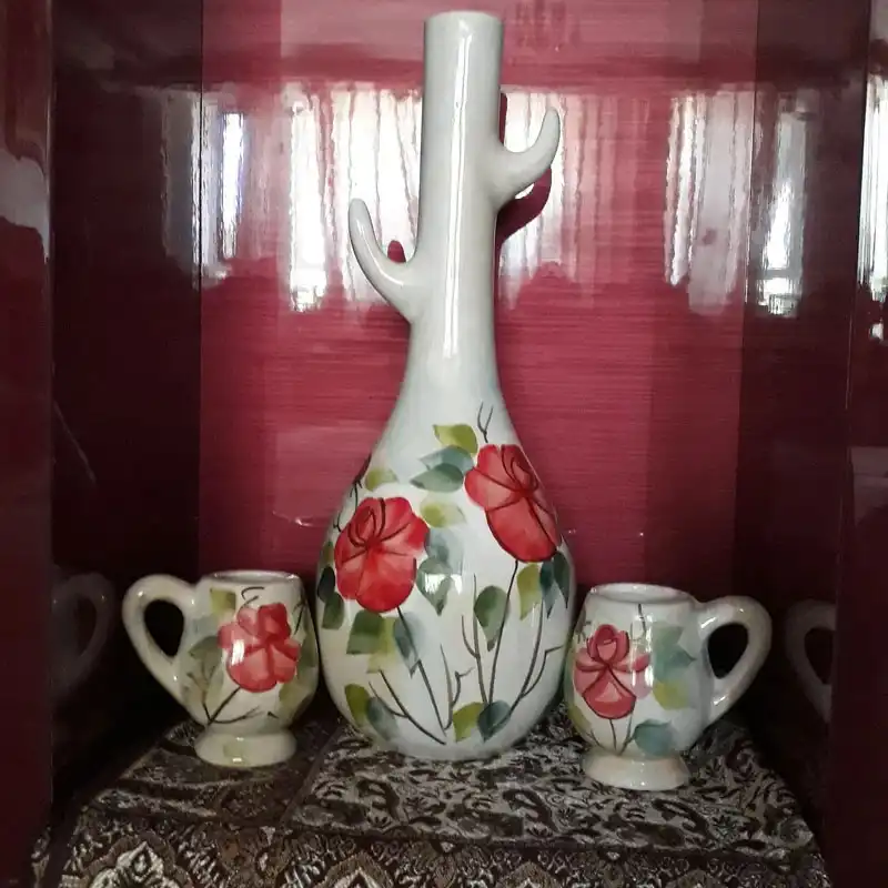 ست 3 تکه پارچ و لیوان سرامیکی مدل دوغ خوری طرح گل سرخ