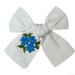 گیره مو زنانه مدل پاپیون گلدوزی لوتوس 01