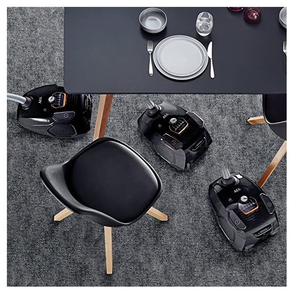 جاروبرقی آ ا گ مدل VX7-2-EB-P