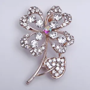 گل سینه زنانه مدل رولباسی