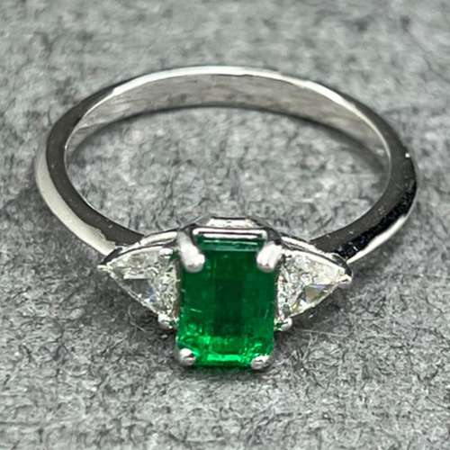 انگشتر طلا 18 عیار زنانه دوست خوب مدل Emerald dk839