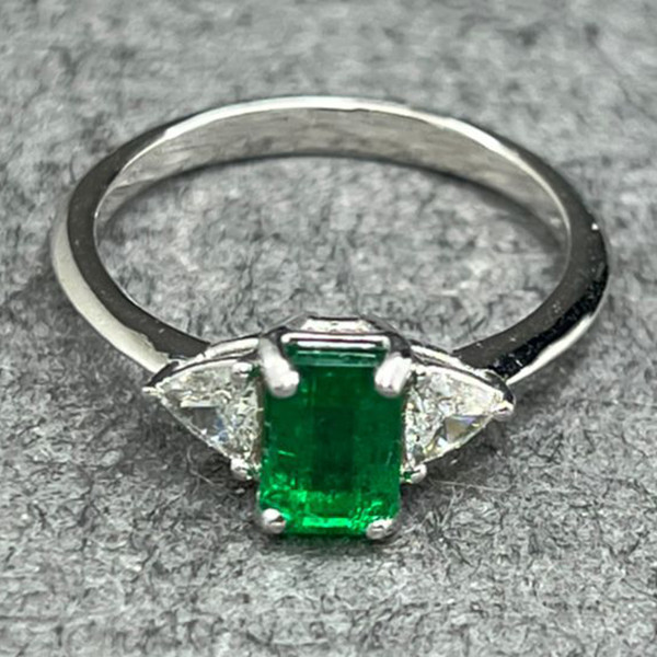 انگشتر طلا 18 عیار زنانه دوست خوب مدل Emerald dk839
