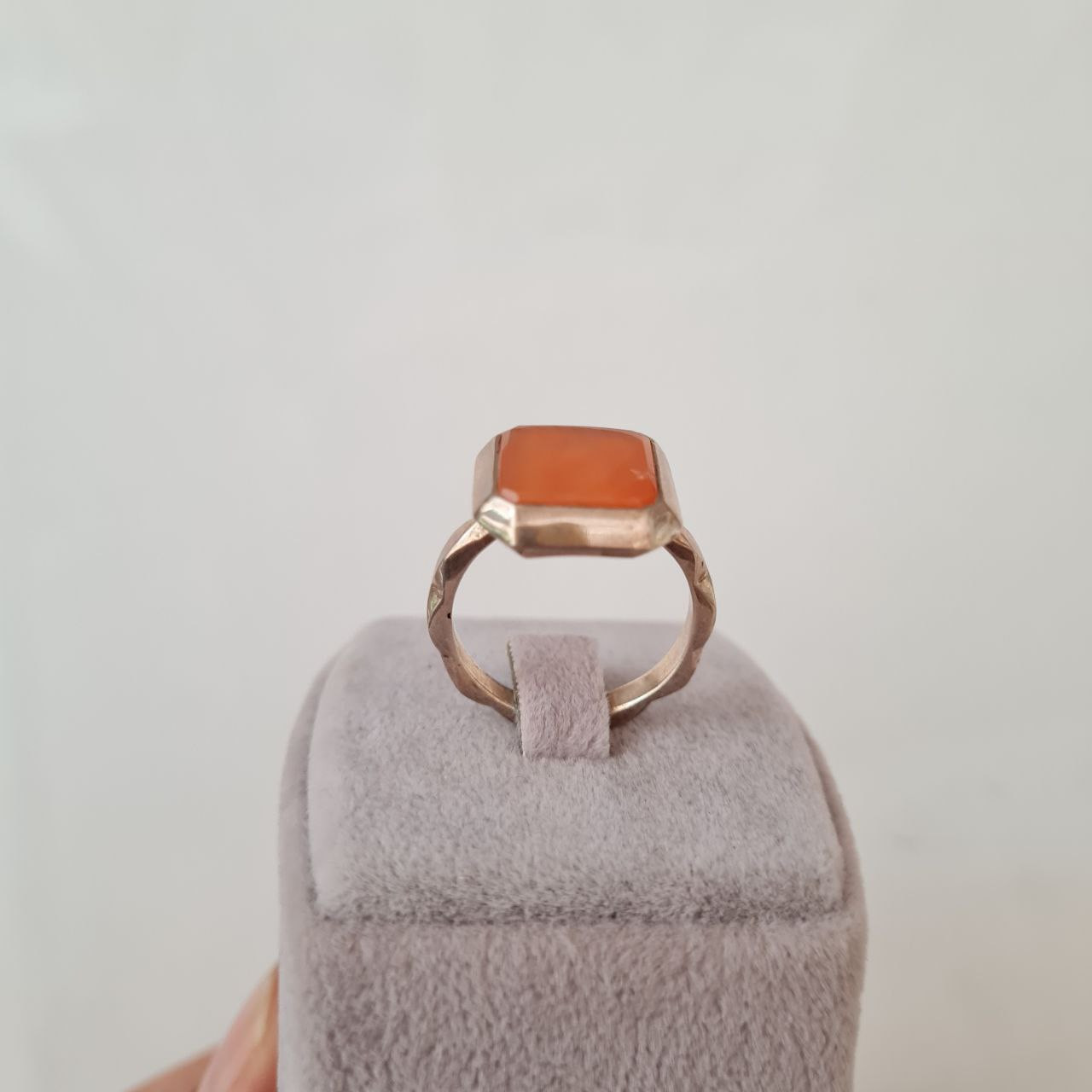 انگشتر نقره مردانه مدل عقیق کهنه یمانی انگشتر نقره مردانه مدل عقیق کهنه یمانی