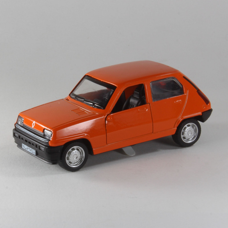 ماشین بازی طرح رنو 5